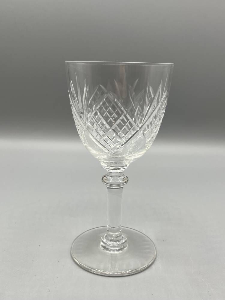Saint Louis. 9 Verres à Vin, Modèle Chantilly