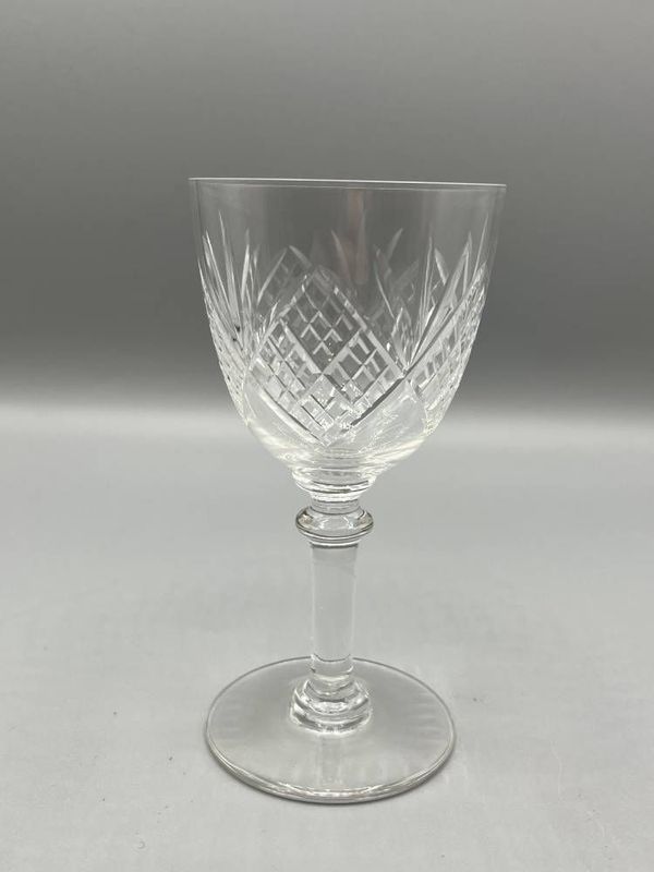 Saint Louis. 9 Verres à Vin, Modèle Chantilly