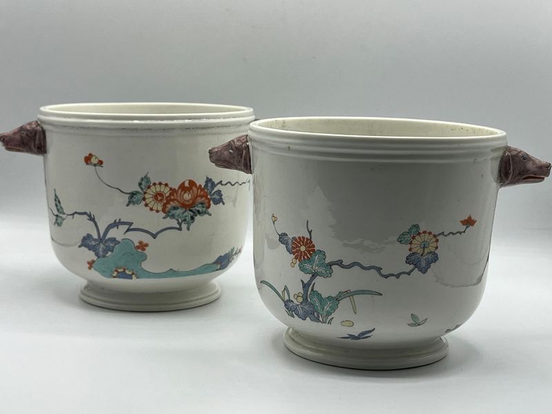 Chantilly. Paire De Cache Pots En Porcelaine Kakiemon. Vers 1750  Chantilly. Pair Of Kakiemon Porcelain Planters. Circa 1750