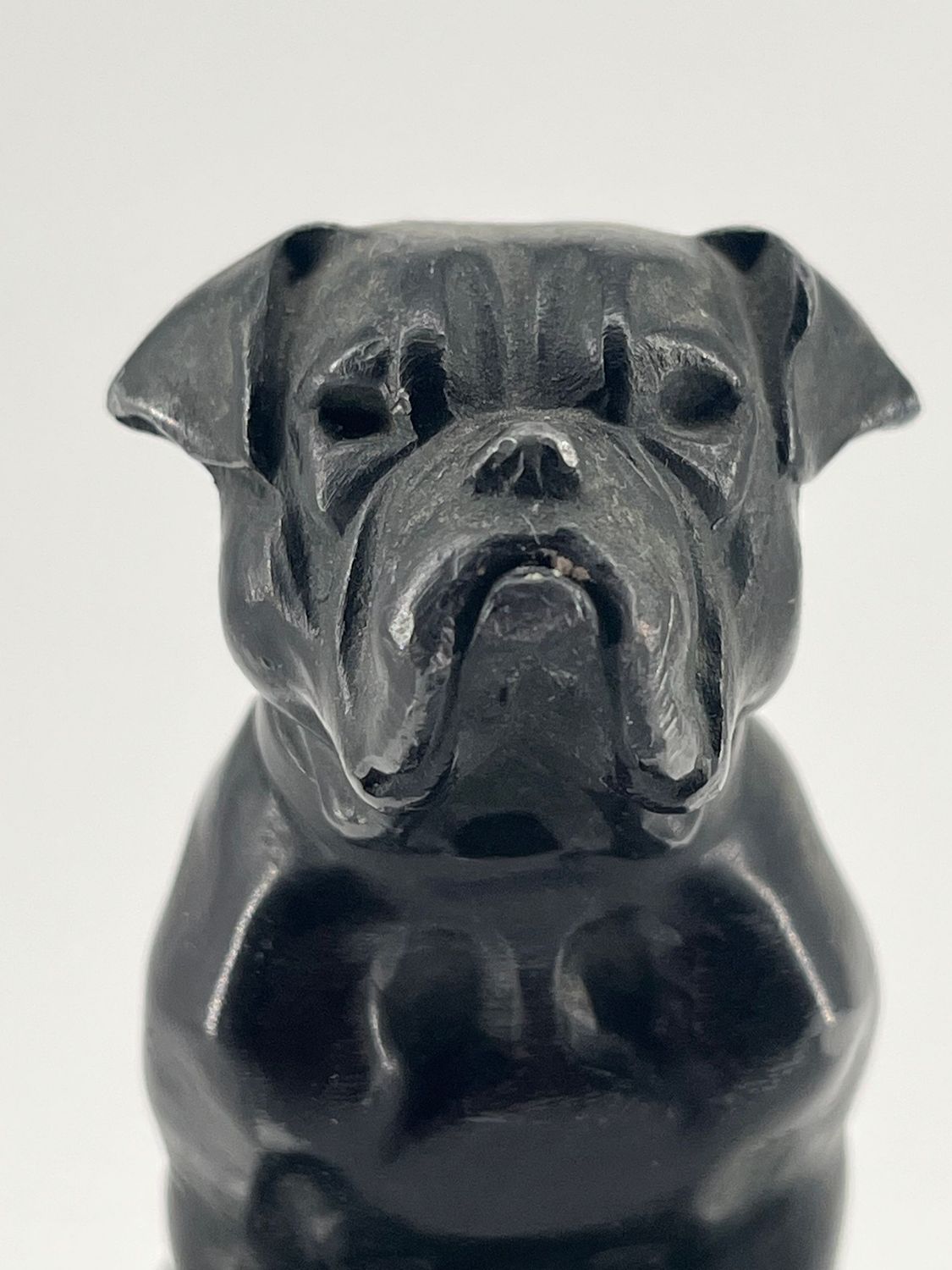 Le Verrier. Bouledogue . Signé                                            Le Verrier.  Bulldog. Signed