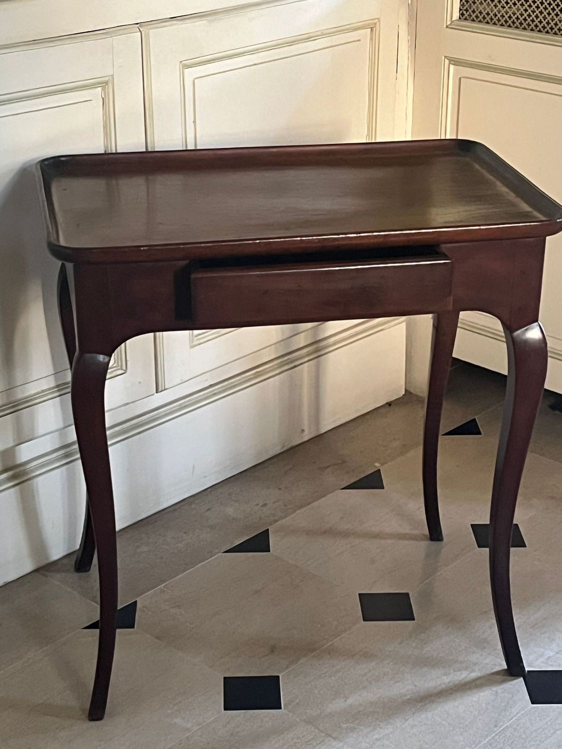 Table Cabaret En Acajou Massif. Epoque Louis XV  Cabaret Table In Solid Mahogany. Louis XV Period