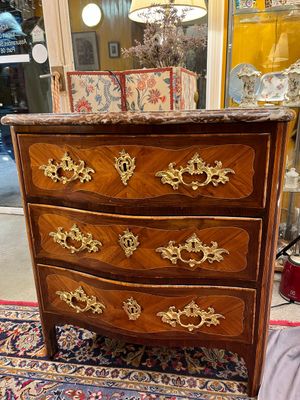 Petite Commode En Marqueterie, Epoque Régence  Small Commode In Marquetry, Regence Period