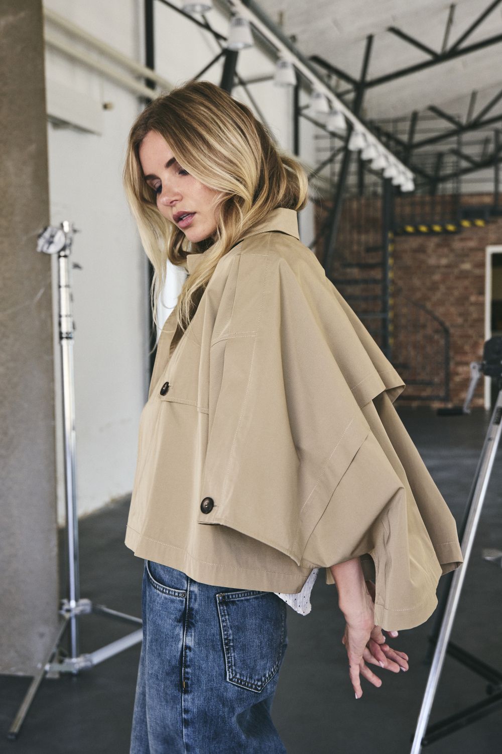 CC FRANCIS CROP CAPE JACKET