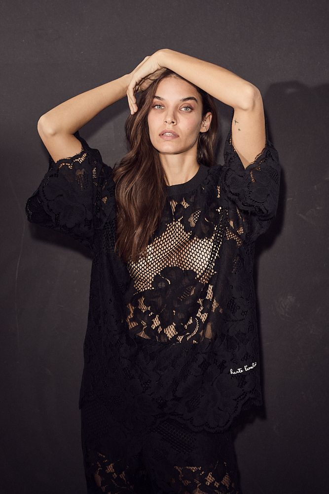Curvey Lace Hem Tee Black HL10222
