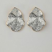 BOW19 Lip Earrings
