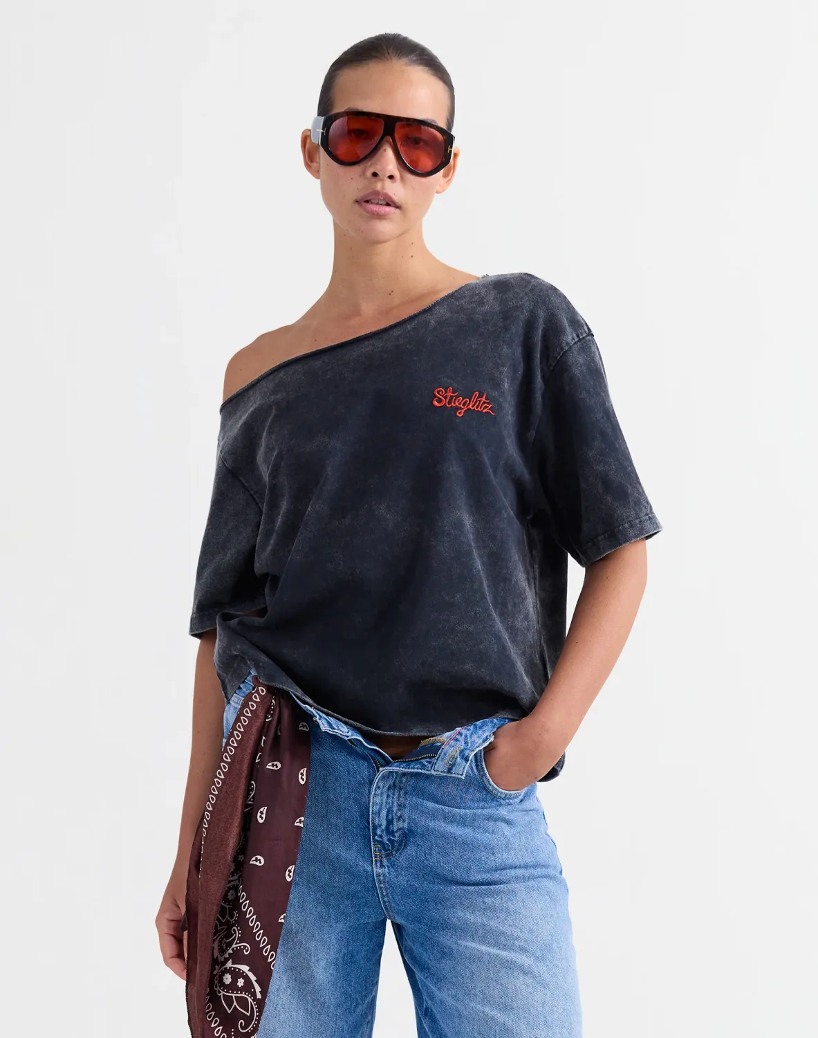 STIEGLITZ Lucio Off-Shoulder T-shirt