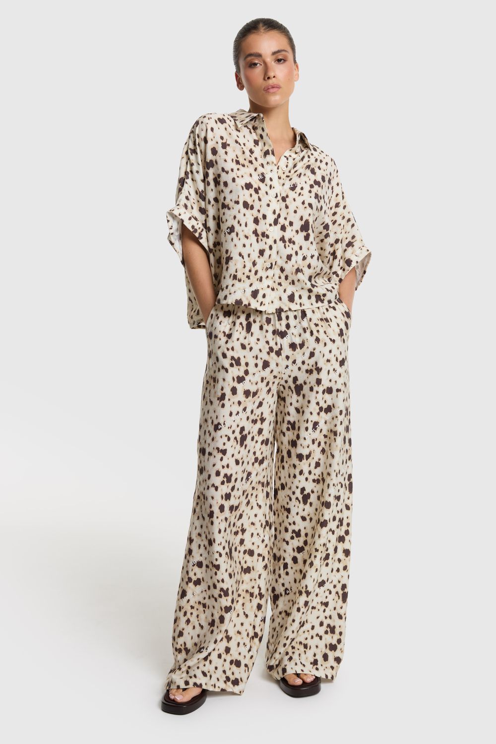 ALIX THE LABEL ANIMAL OVERSIZED BLOUSE