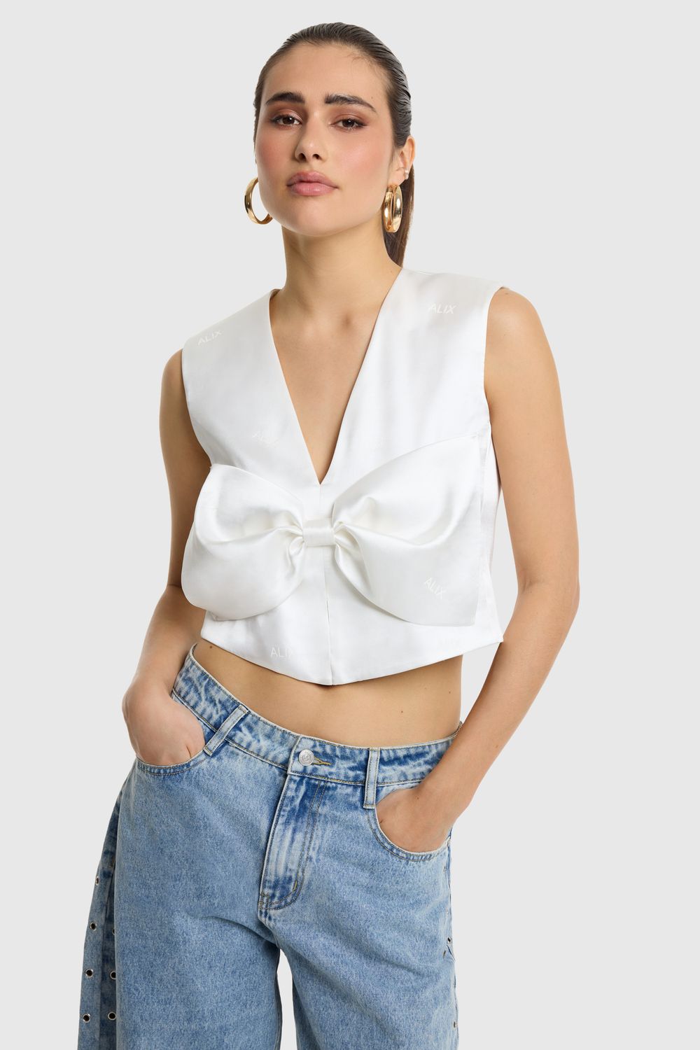 ALIX THE LABEL TEXT BOW TOP