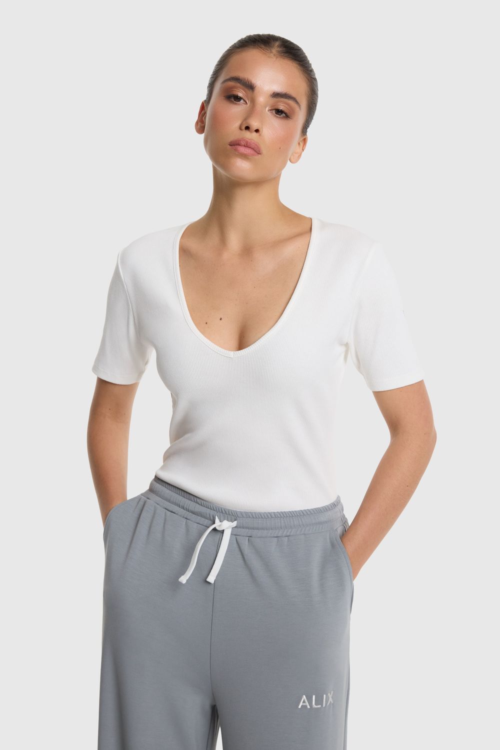 ALIX THE LABEL V-NECK T-SHIRT