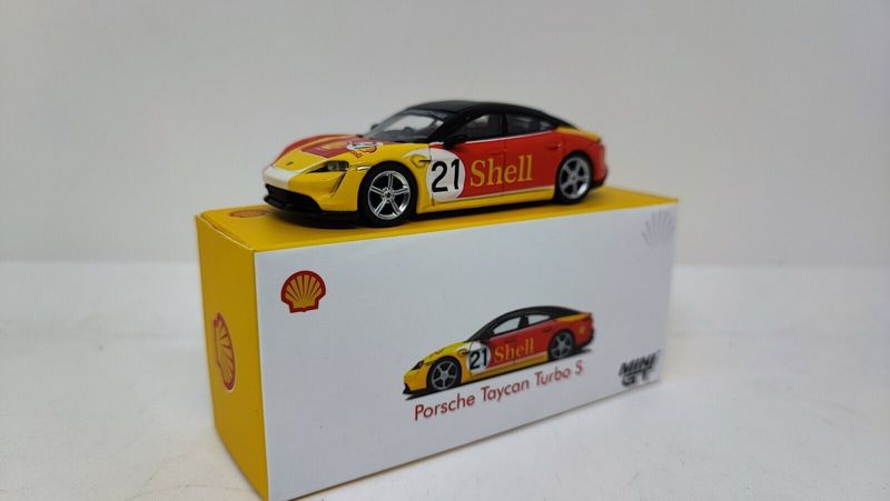 Mini GT Porsche Taycan Turbo S Mini GT Porsche Taycan Turbo S
