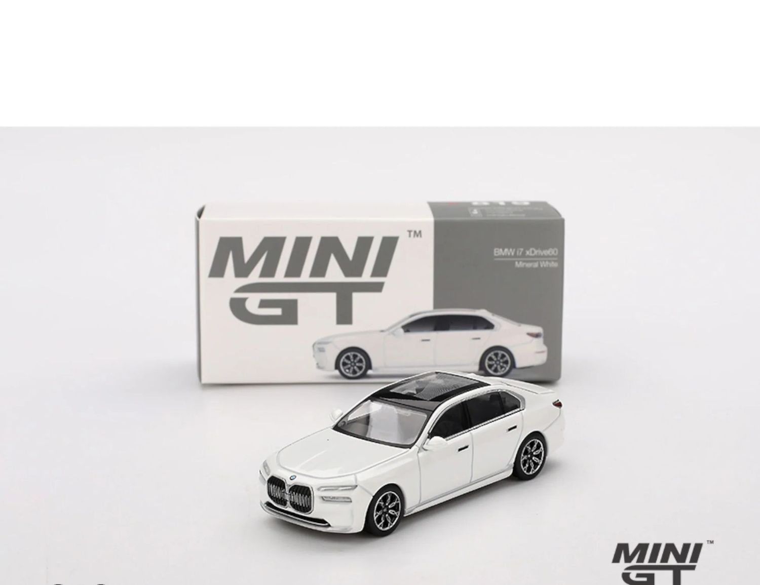 Mini GT BMW i7 xDrive60 #Mineral White #MGT819