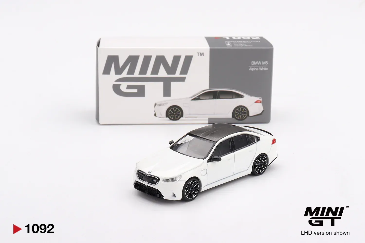 Mini GT BMW M5 (G90) Alpine white #MGT1092