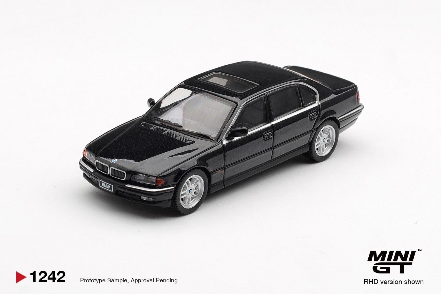 Mini GT BMW 750IL black #MGT1242
