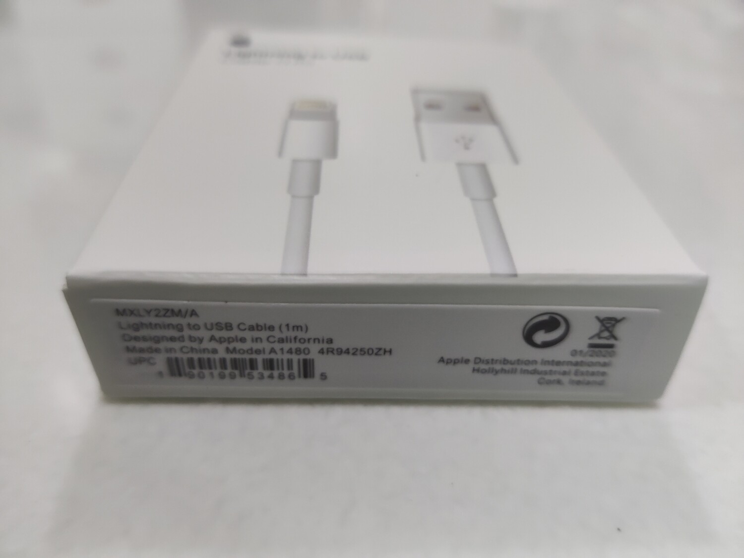 Apple 1mtr Lightning to USB Cable (A1480)