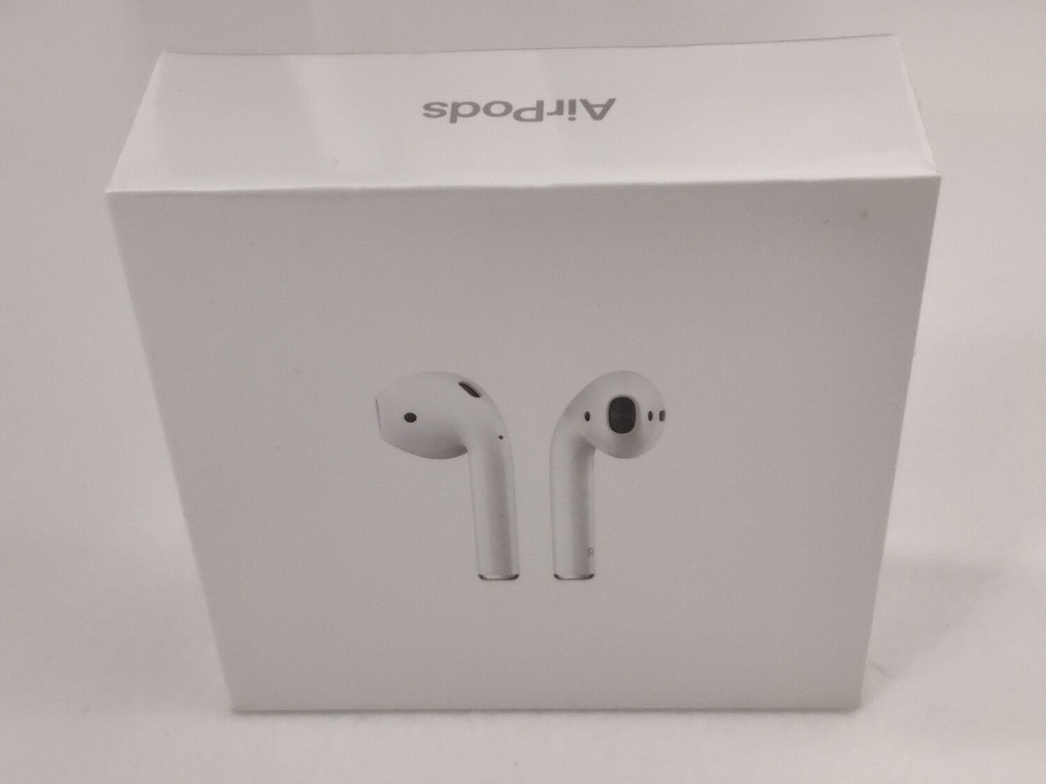 Apple AirPods (2nd Gen.) With Charging Case