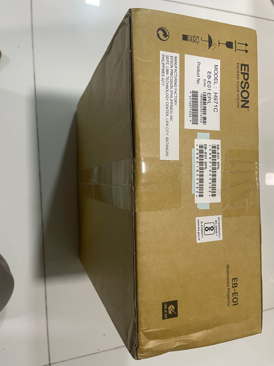 Epson EB-E01 3LCD Portable XGA Business Projector Epson EB-E01 3LCD Portable XGA Business Projector