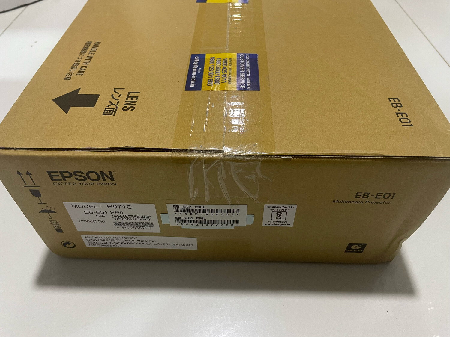 Epson EB-E01 3LCD Portable XGA Business Projector Epson EB-E01 3LCD Portable XGA Business Projector