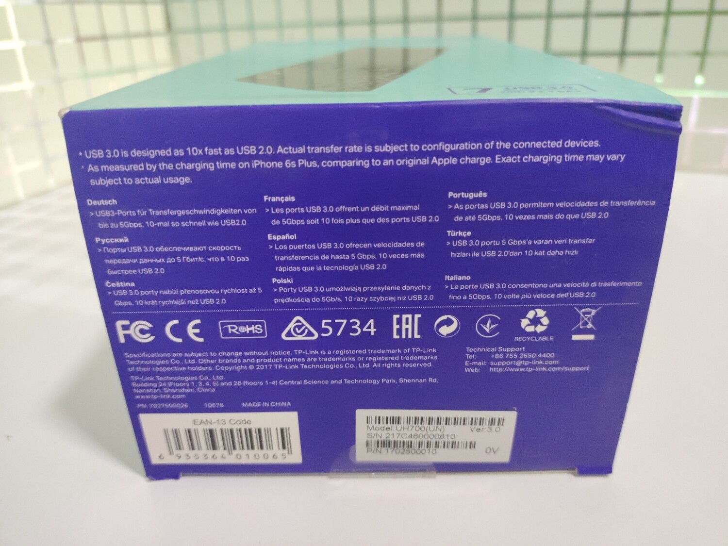 TP-Link UH700 7-Port 3.0 USB External Hub TP-Link UH700 7-Port 3.0 USB External Hub