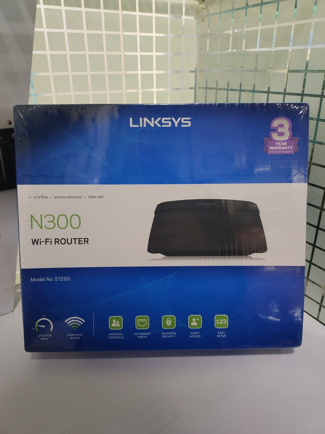 Forræderi Tick Mentalt Linksys E1200 2.4GHz Radio Frequency Wi-Fi Router - Rs.1800