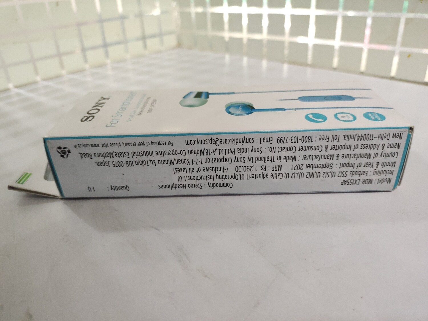 Sony MDR-EX155AP in-Ear Headphones with Mic, Light Blue Sony MDR-EX155AP in-Ear Headphones with Mic, Light Blue