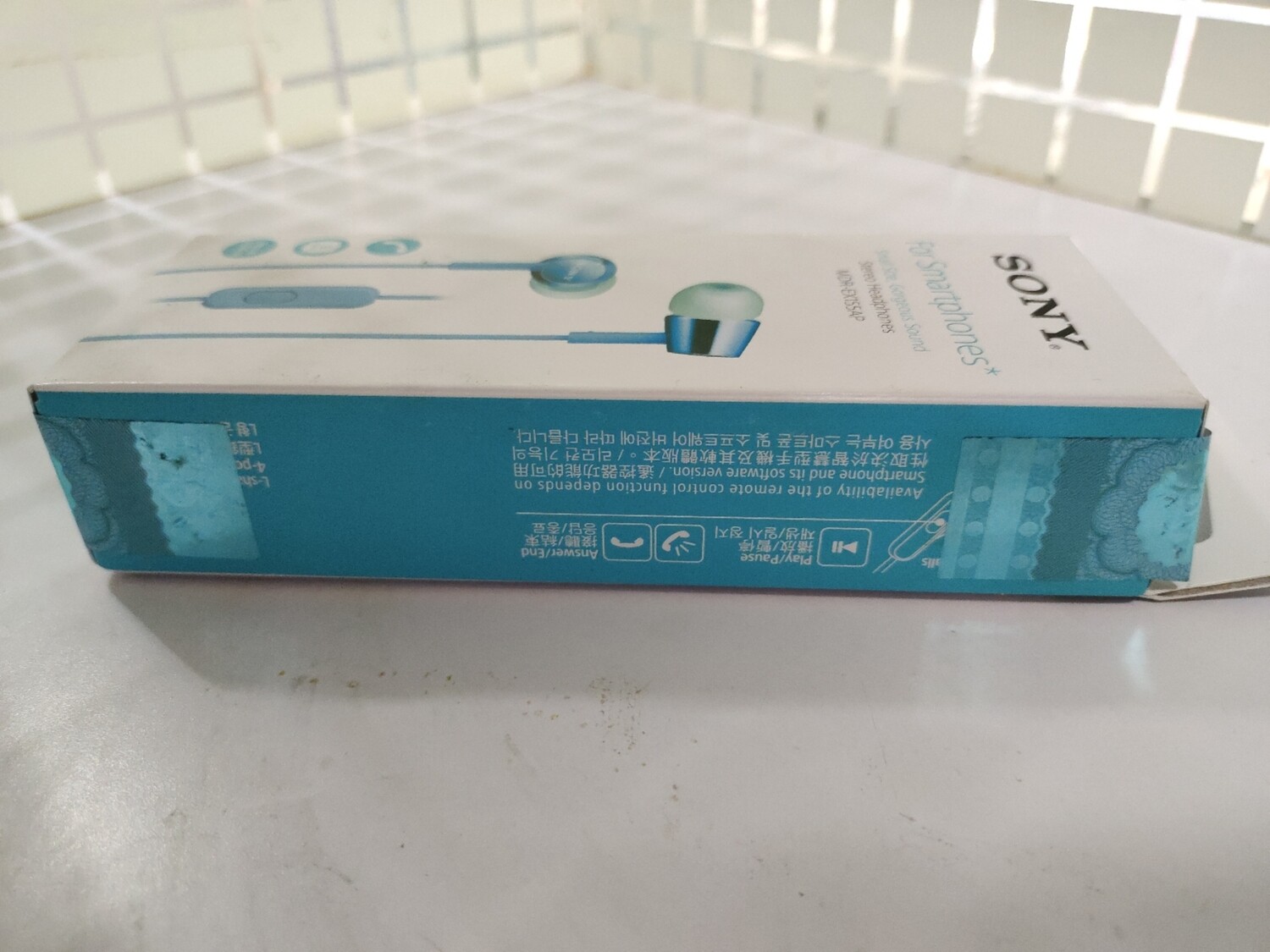 Sony MDR-EX155AP in-Ear Headphones with Mic, Light Blue Sony MDR-EX155AP in-Ear Headphones with Mic, Light Blue