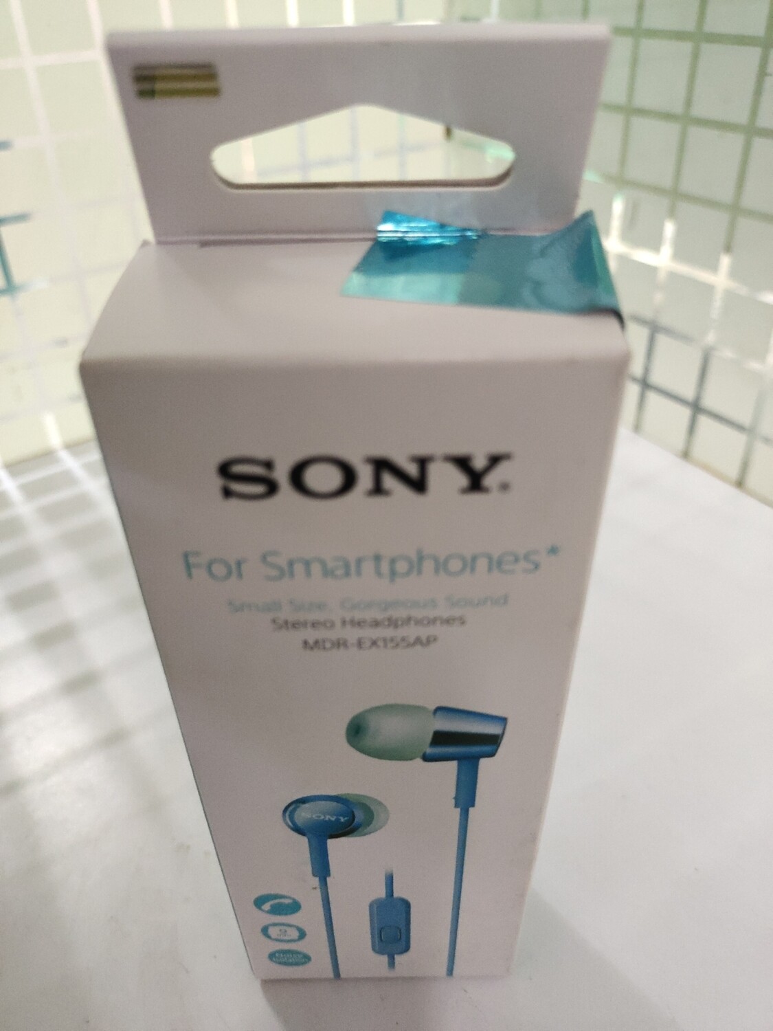 Sony MDR-EX155AP in-Ear Headphones with Mic, Light Blue Sony MDR-EX155AP in-Ear Headphones with Mic, Light Blue