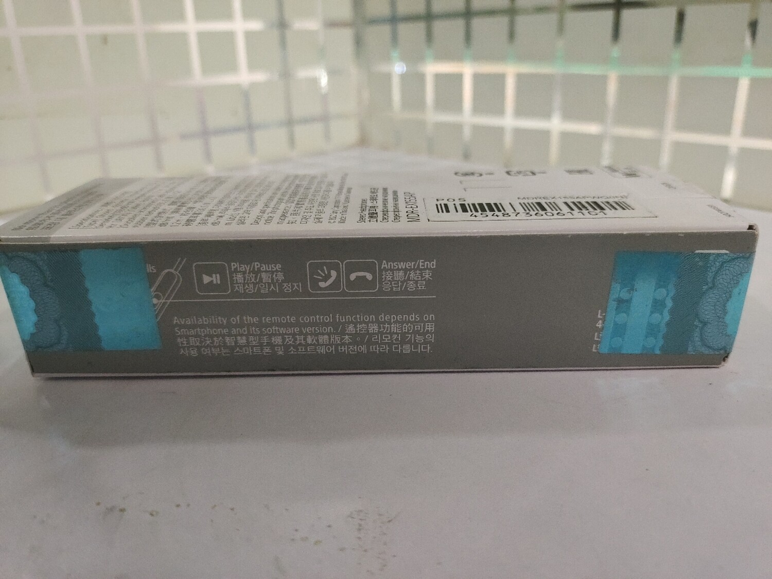 Sony MDR-EX155AP in-Ear Headphones with Mic, White Sony MDR-EX155AP in-Ear Headphones with Mic, White