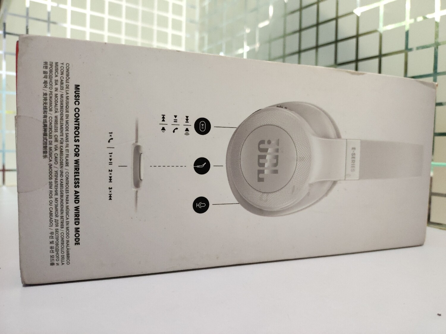 JBL E55BT Bluetooth Over-Ear Headphones with Mic, White JBL E55BT Bluetooth Over-Ear Headphones with Mic, White