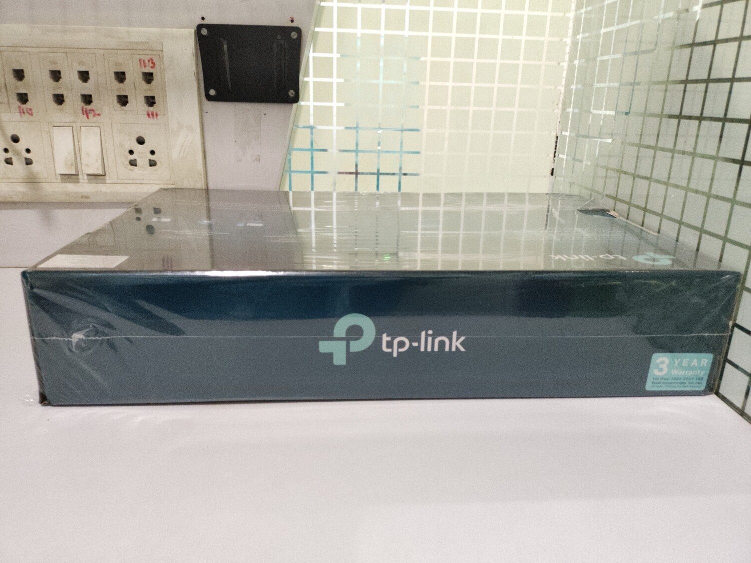 TP-Link SG1024D 24-Port Gigabit Rackmount Switch TP-Link SG1024D 24-Port Gigabit Rackmount Switch
