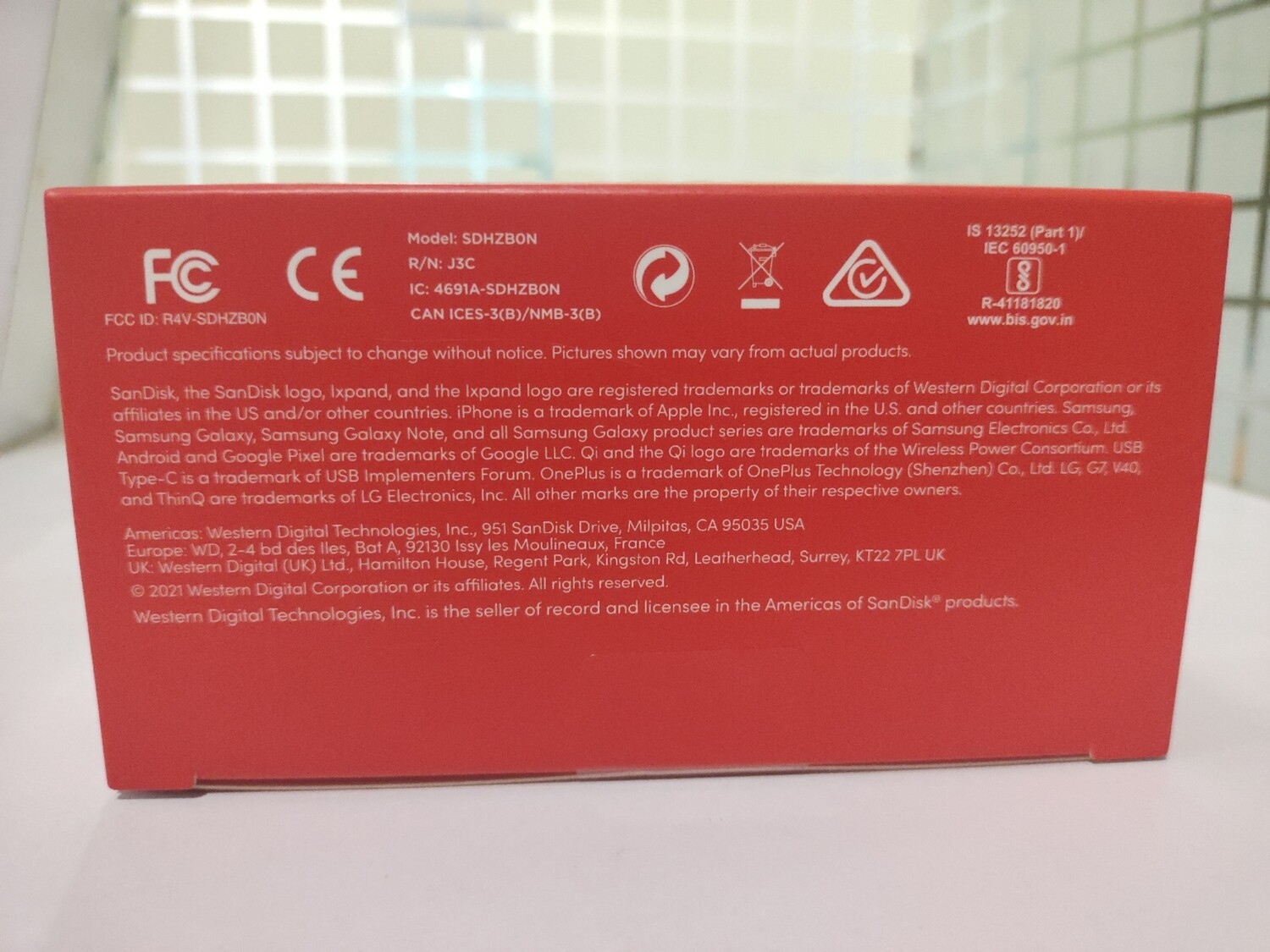 SanDisk iXpand Wireless 15W Charger with QC 3.0 Adapter Included