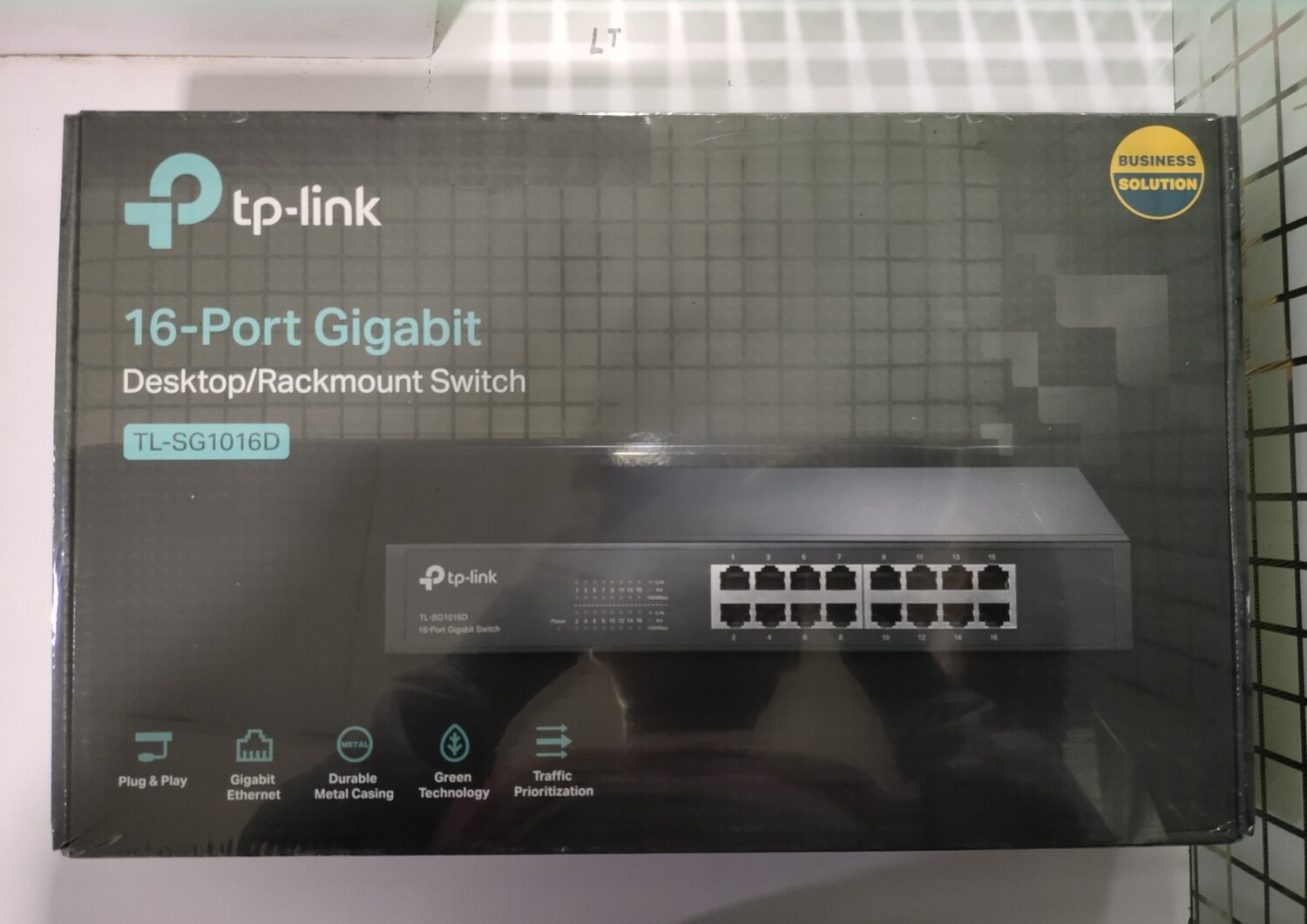 TP-Link SG1016D 16-Port Gigabit Desktop/Rackmount Switch