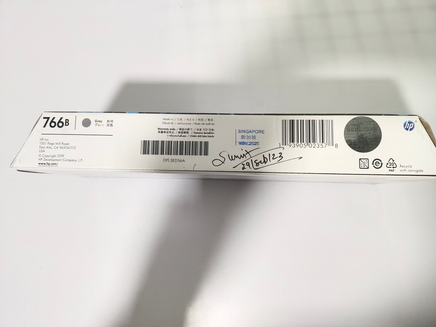 HP DesignJet 766 / 766B Ink Cartridge, Gray, 300ml HP DesignJet 766 / 766B Ink Cartridge, Gray, 300ml