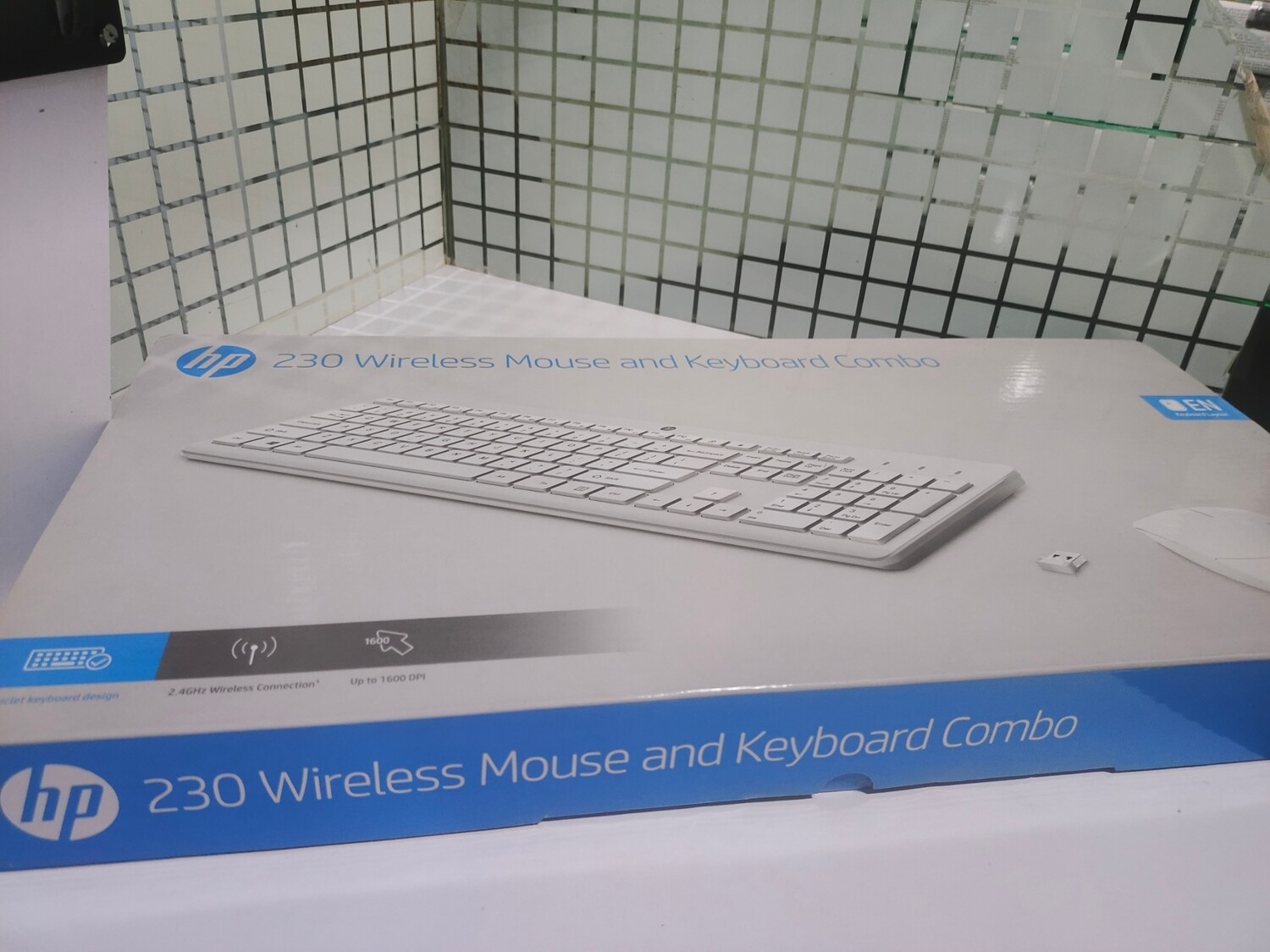 HP 230 Wireless Keyboard Mouse, White HP 230 Wireless Keyboard Mouse, White