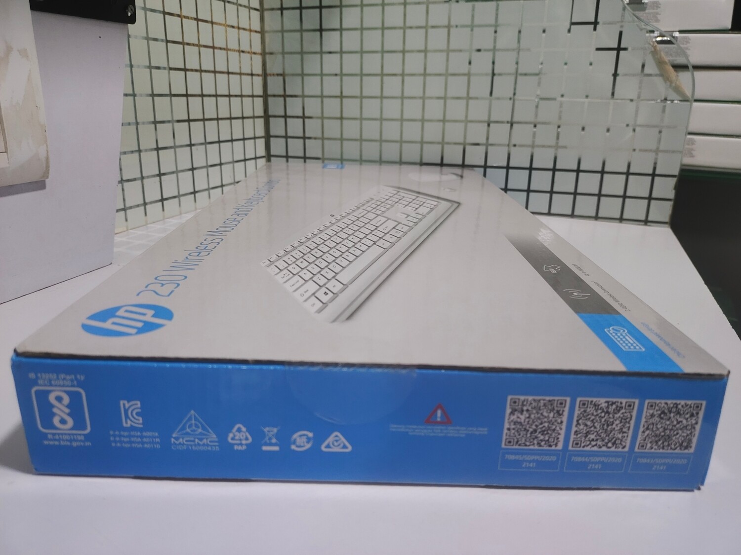 HP 230 Wireless Keyboard Mouse, White HP 230 Wireless Keyboard Mouse, White