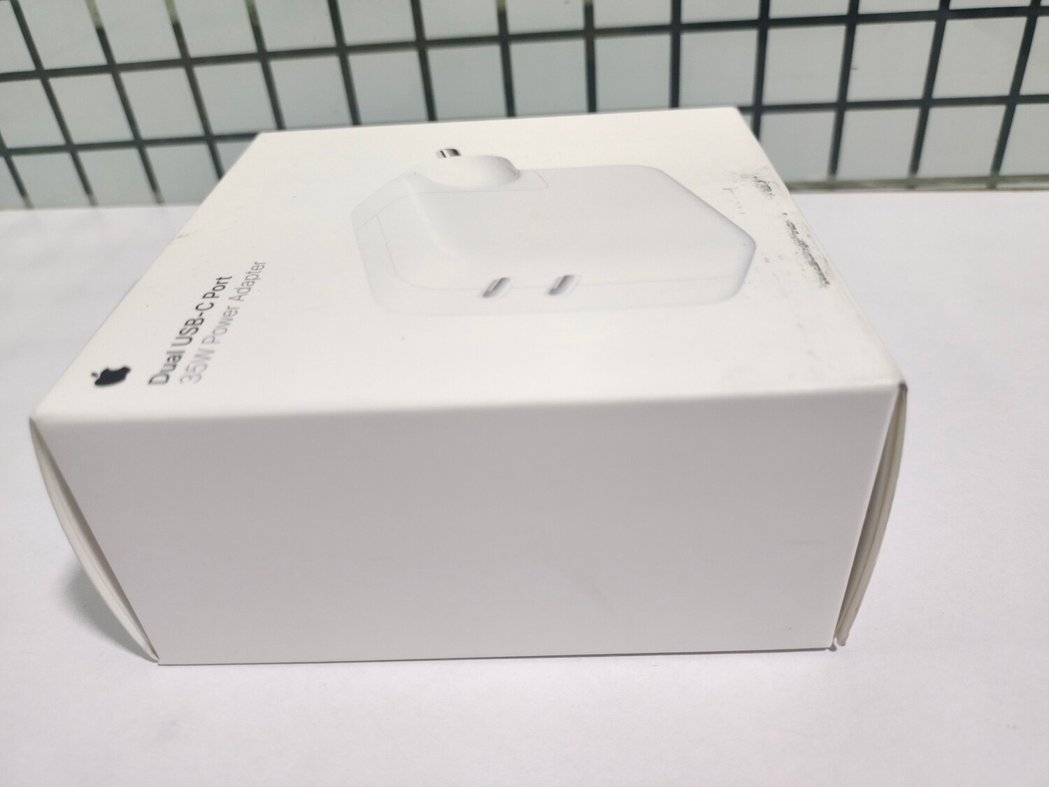 Apple 35W Dual USB-C Port Power Adapter Apple 35W Dual USB-C Port Power Adapter