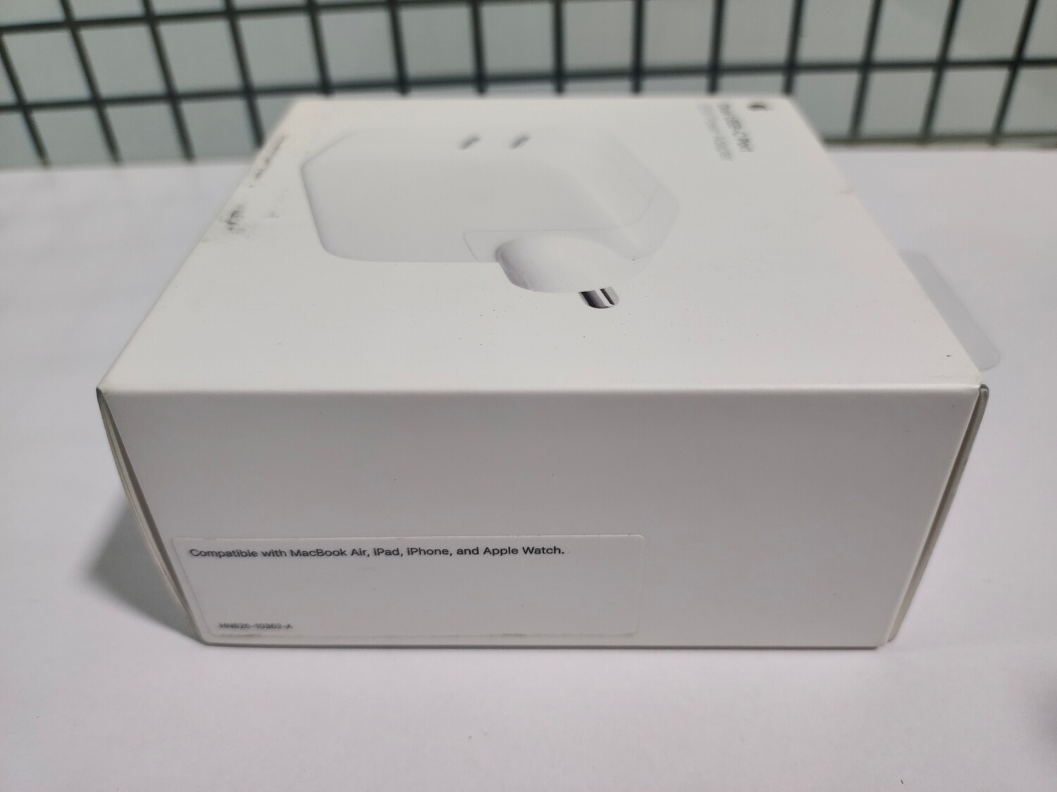 Apple 35W Dual USB-C Port Power Adapter Apple 35W Dual USB-C Port Power Adapter