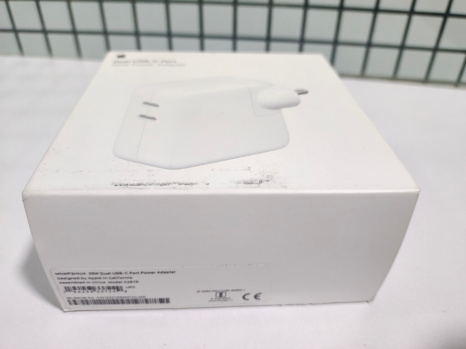 Apple 35W Dual USB-C Port Power Adapter Apple 35W Dual USB-C Port Power Adapter