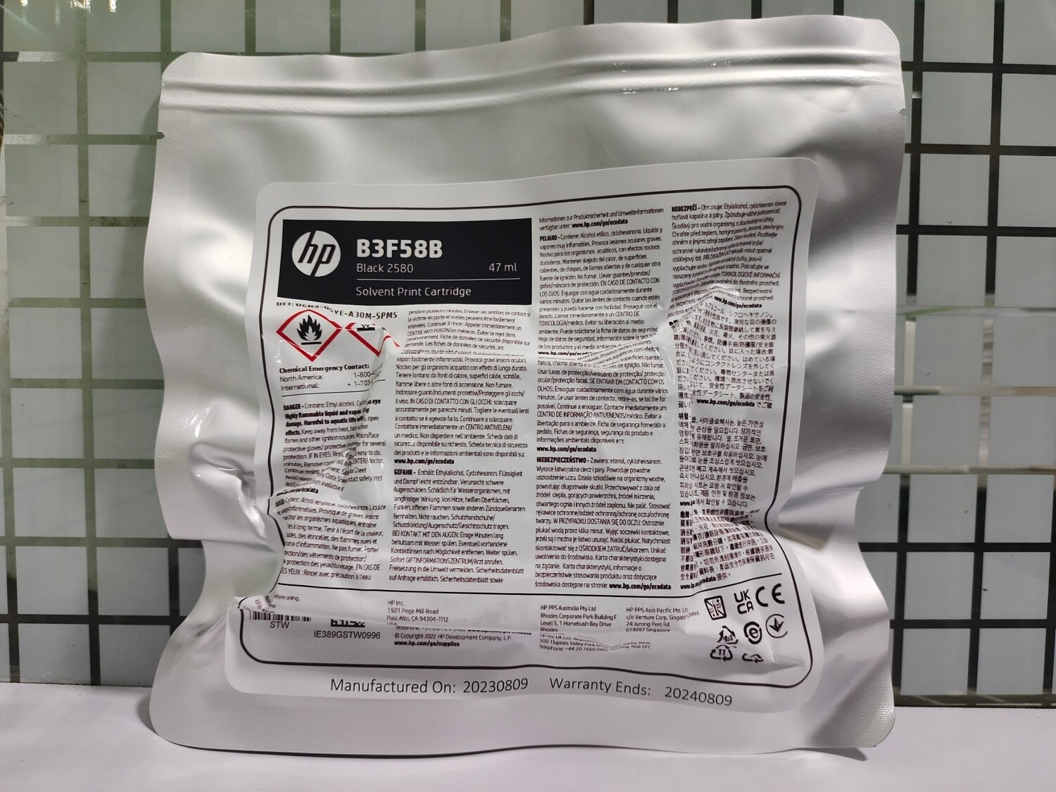 HP 2580 Black Solvent Ink Cartridge (B3F58B)