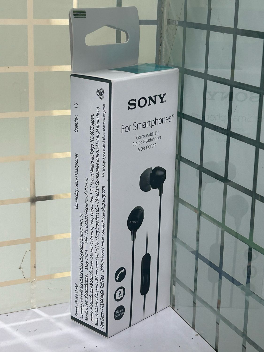 Sony MDR-EX155AP in-Ear Headphones with Mic, Black Sony MDR-EX155AP in-Ear Headphones with Mic, Black