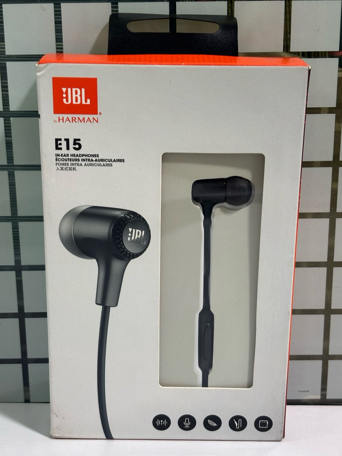 JBL E15 In-Ear Headphones with Mic, Black