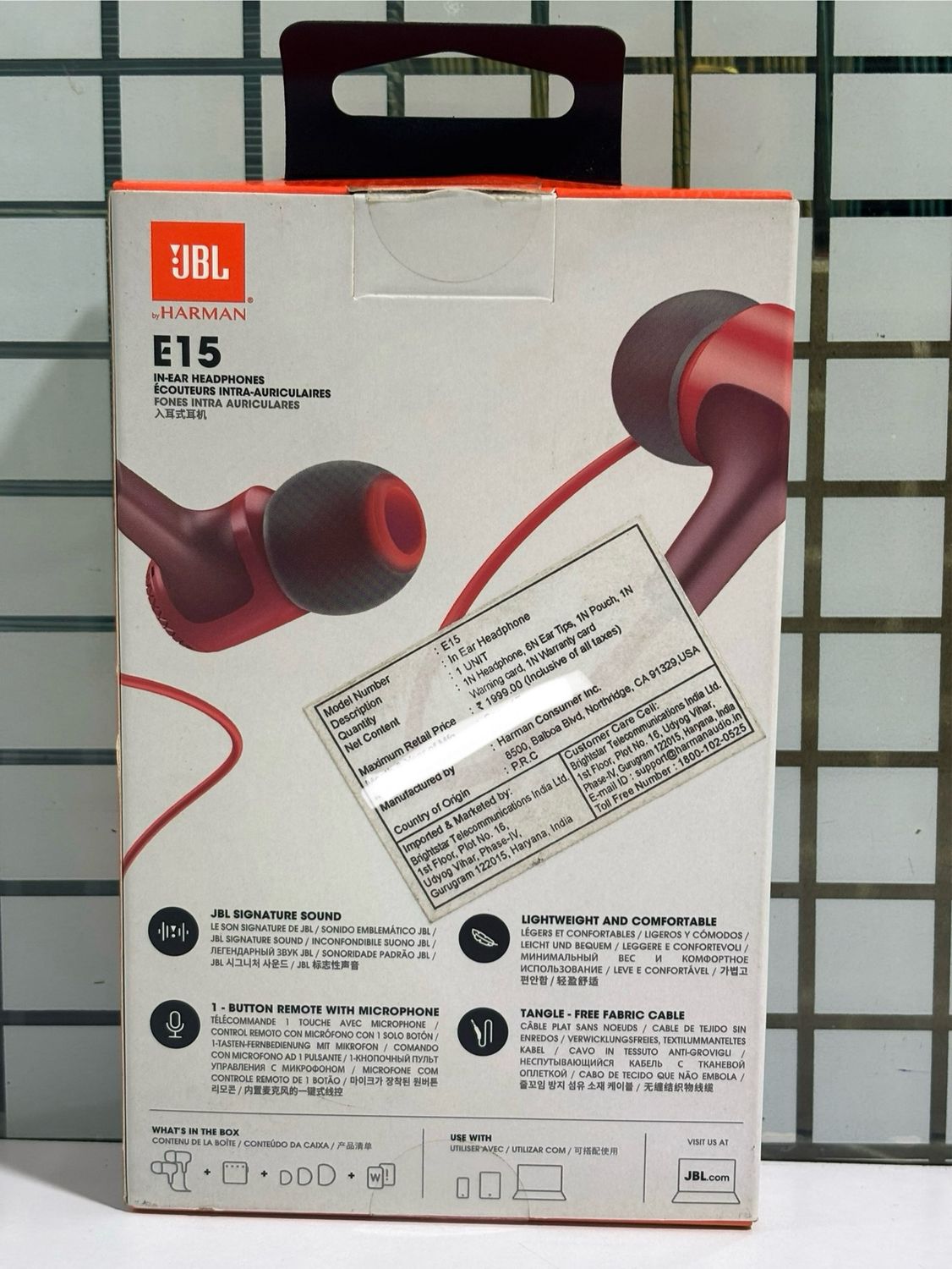 JBL E15 In-Ear Headphones with Mic, Red JBL E15 In-Ear Headphones with Mic, Red