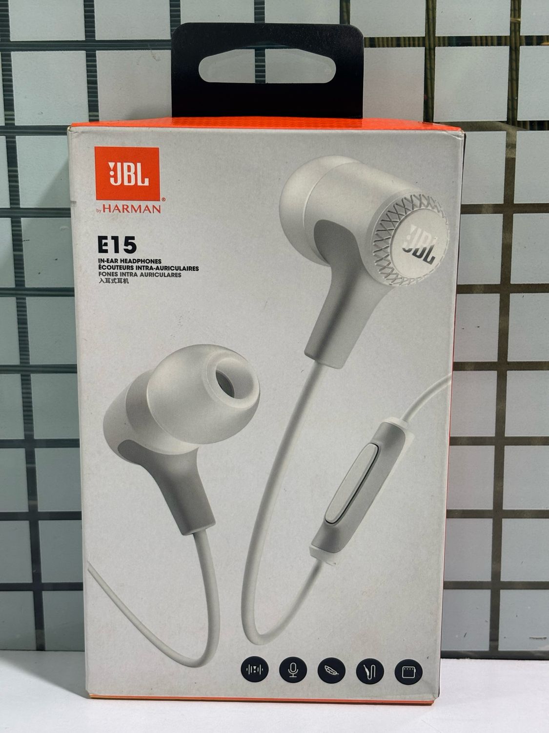 JBL E15 In-Ear Headphones with Mic, White