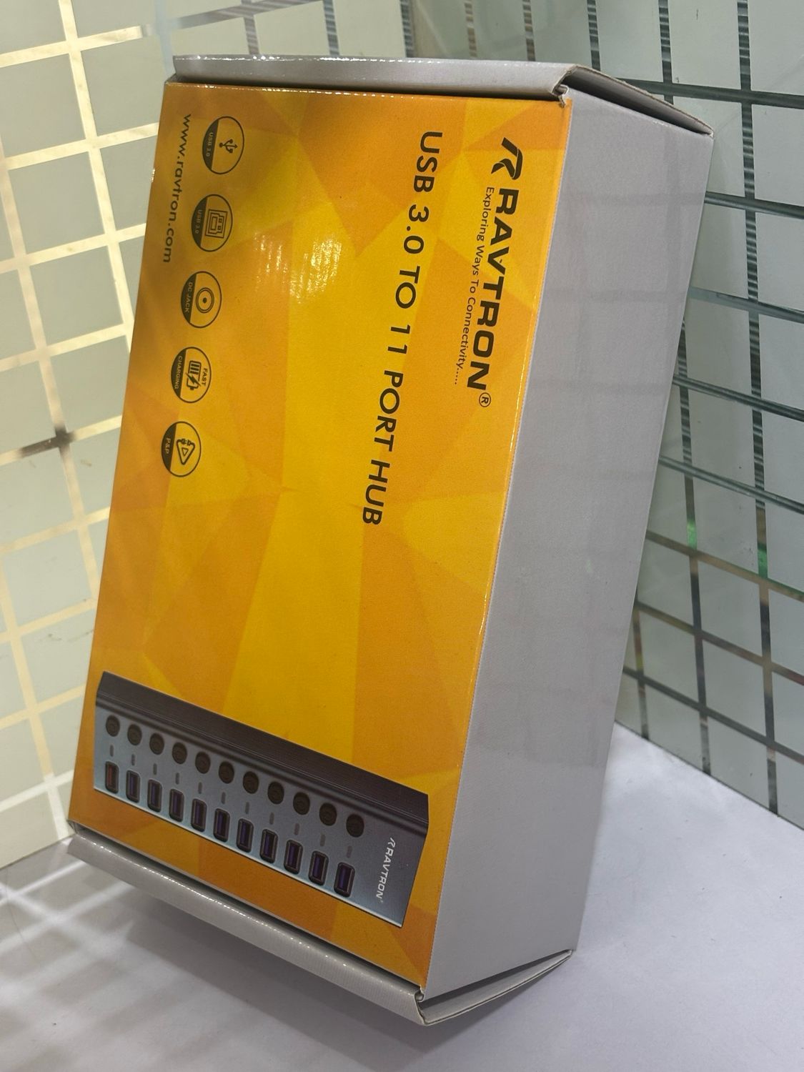 Ravtron 11-port usb 3.0 hub with individual power switches