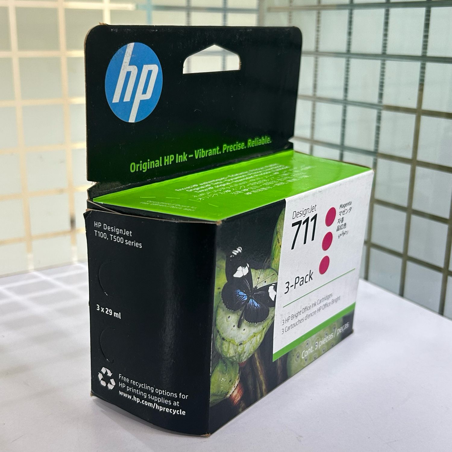 HP DesignJet 711 Magenta Ink Cartridge, 3-Pack (CZ135A) HP DesignJet 711 Magenta Ink Cartridge, 3-Pack (CZ135A)