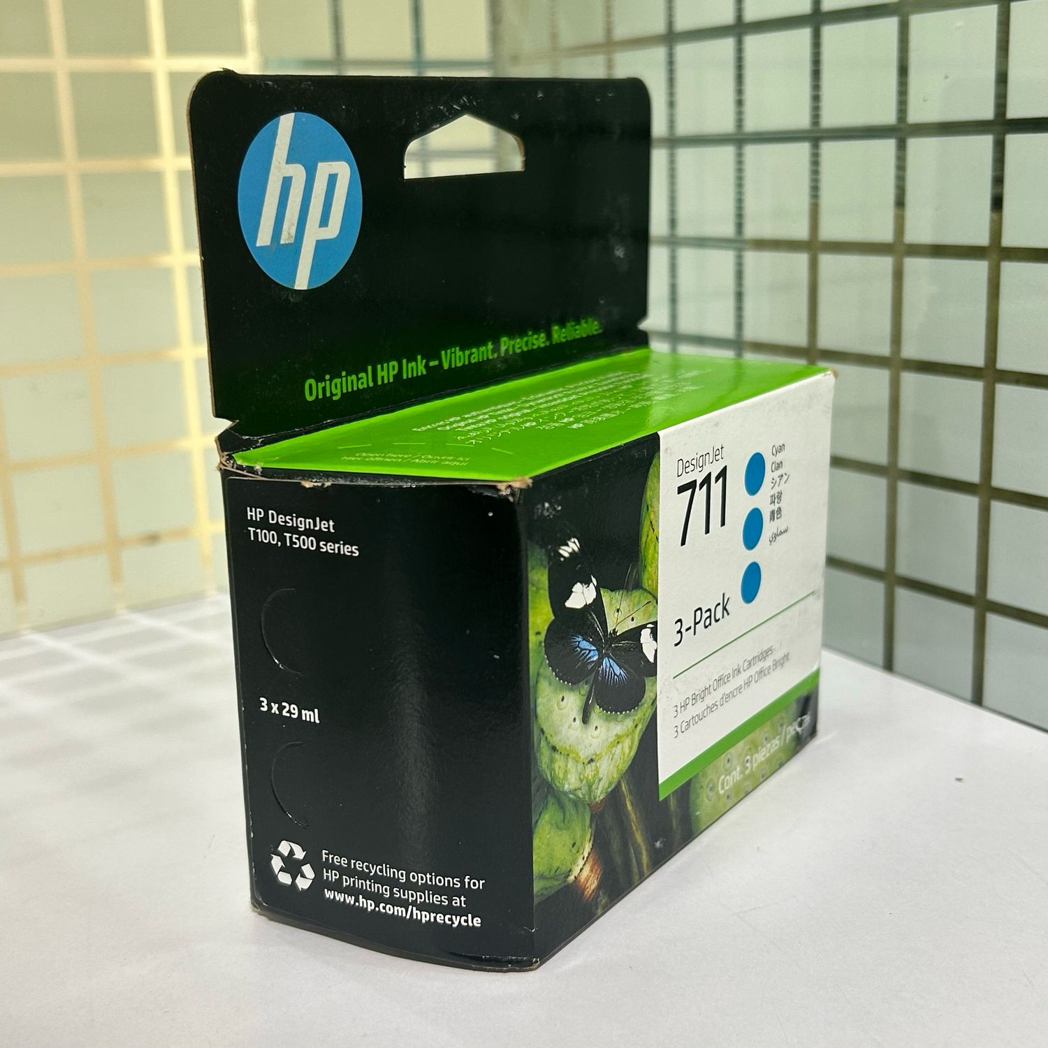 HP DesignJet 711 Cyan Ink Cartridge, 3-Pack (CZ134A) HP DesignJet 711 Cyan Ink Cartridge, 3-Pack (CZ134A)