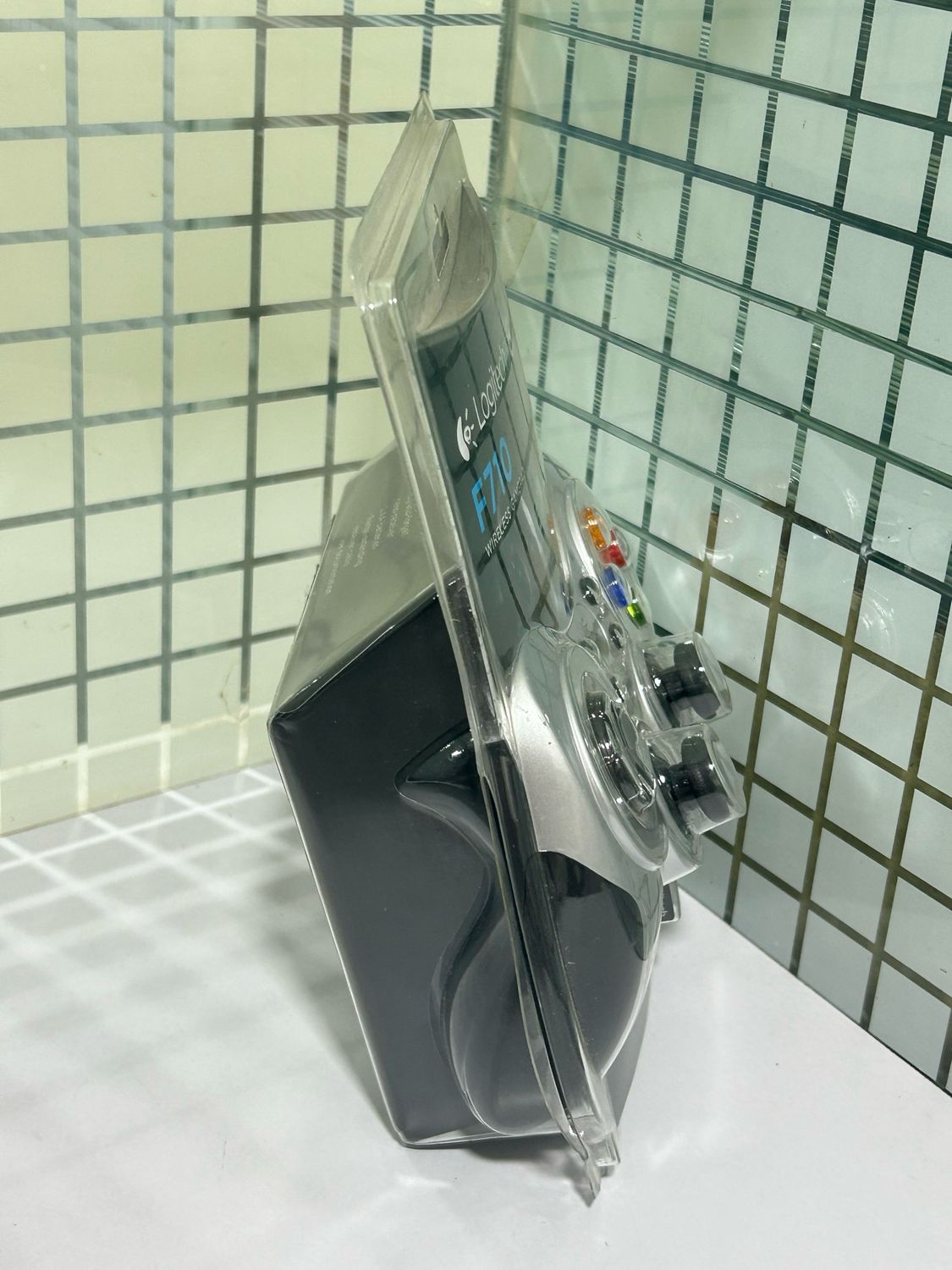 Logitech F710 Bluetooth Wireless Gamepad