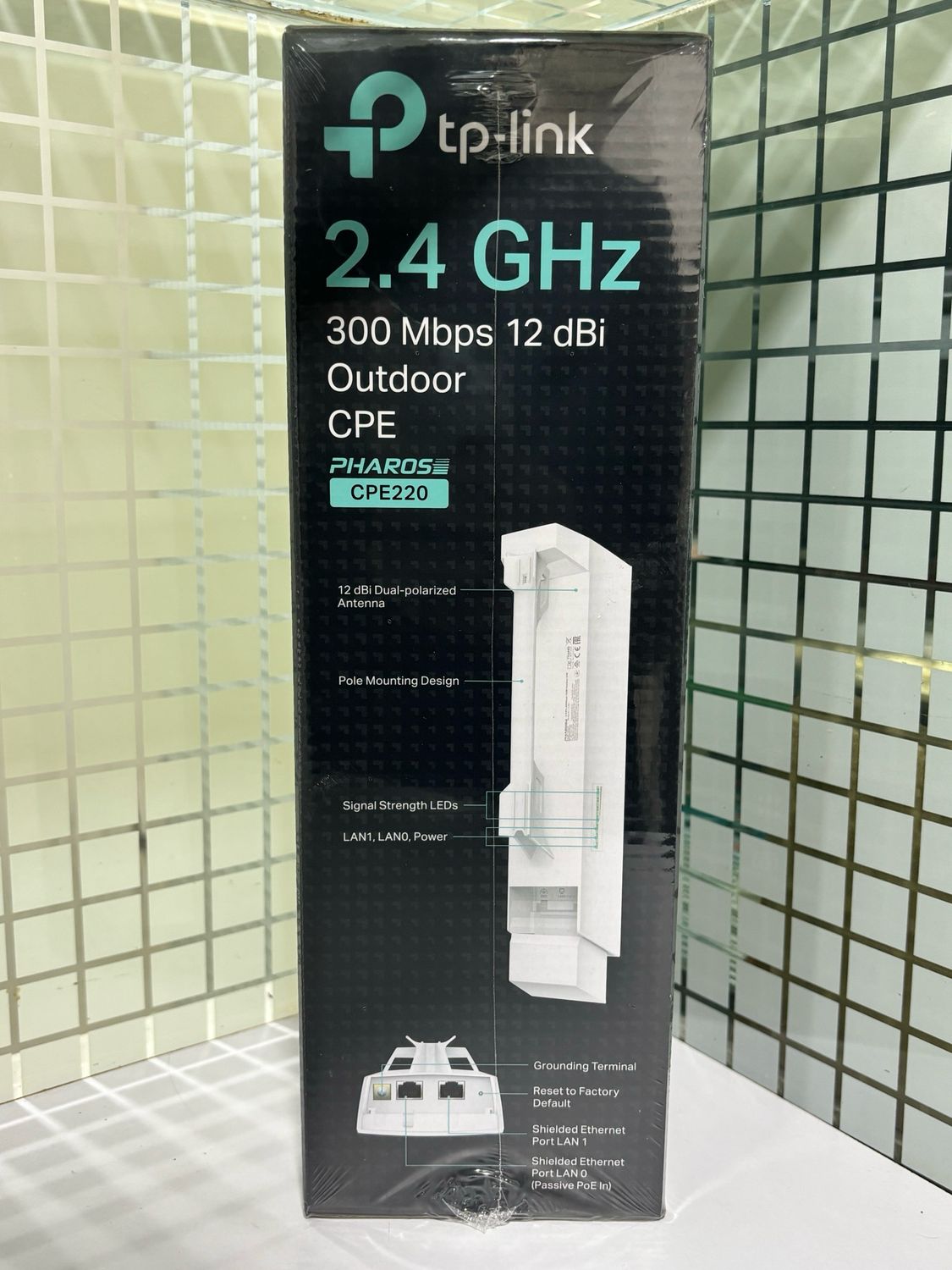 TP Link CPE220 2.4GHz 300Mbps 12dBi Outdoor Access Point TP Link CPE220 2.4GHz 300Mbps 12dBi Outdoor Access Point