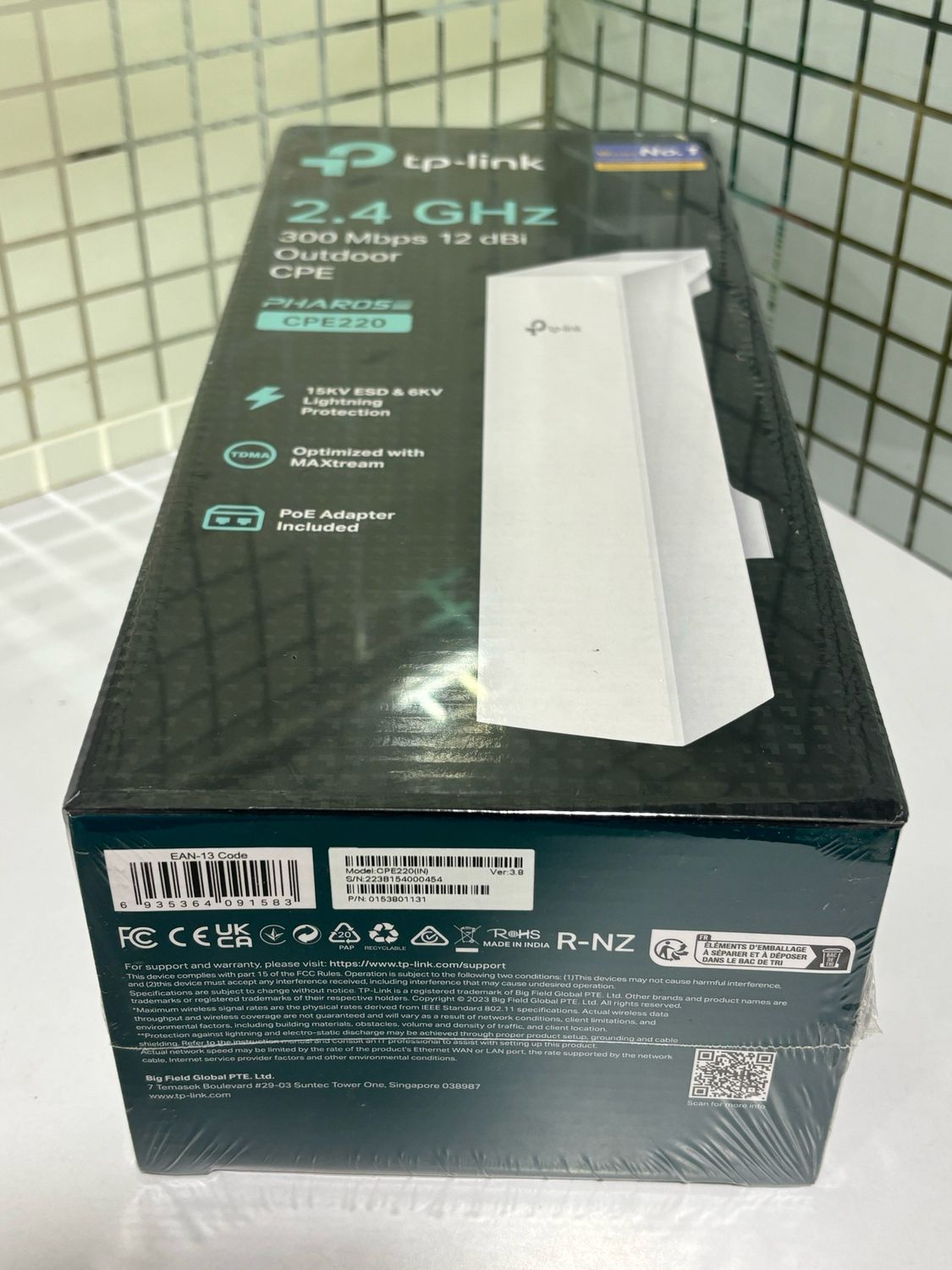TP Link CPE220 2.4GHz 300Mbps 12dBi Outdoor Access Point TP Link CPE220 2.4GHz 300Mbps 12dBi Outdoor Access Point