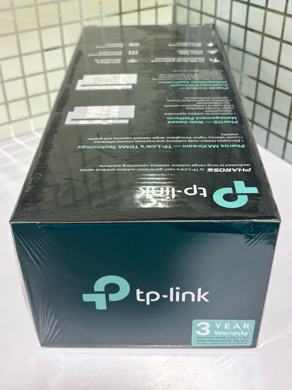 TP Link CPE220 2.4GHz 300Mbps 12dBi Outdoor Access Point TP Link CPE220 2.4GHz 300Mbps 12dBi Outdoor Access Point
