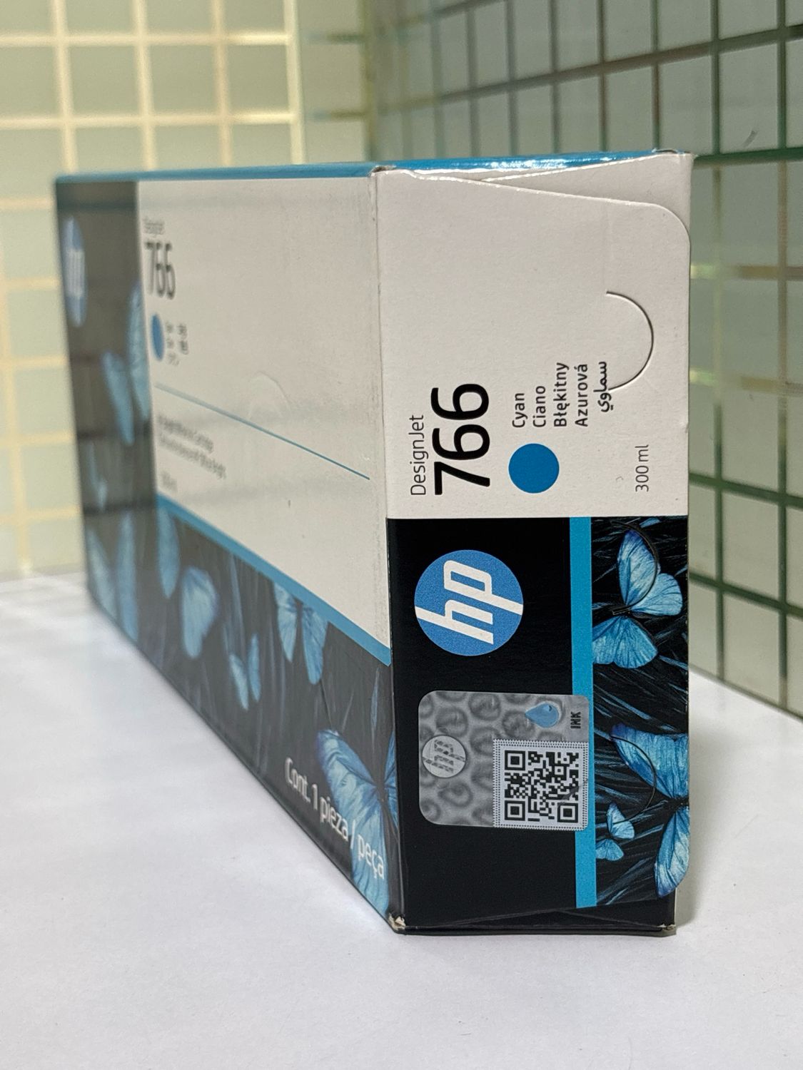 HP DesignJet 766 / 766B Ink Cartridge, Cyan, 300ml HP DesignJet 766 / 766B Ink Cartridge, Cyan, 300ml